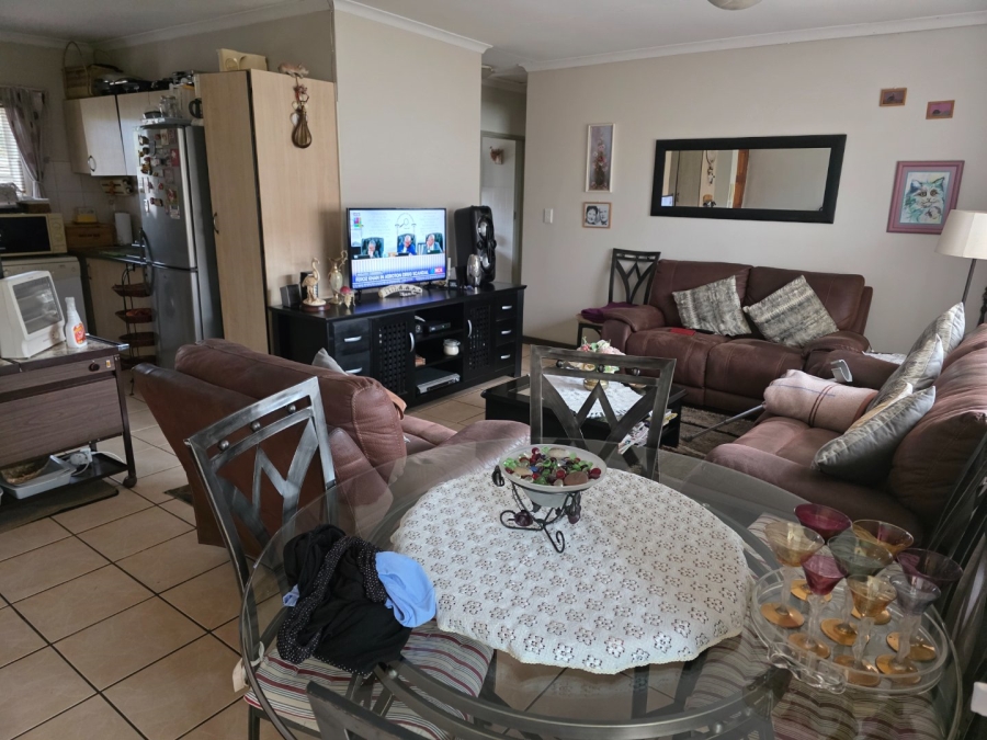2 Bedroom Property for Sale in Langenhovenpark Free State